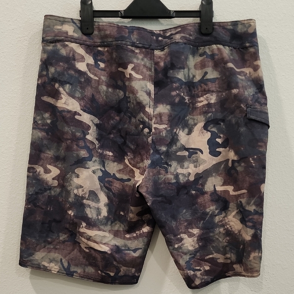 Volcom Men's Lido Solid Mod-Tech Urban Camouflage Boardshorts - Picture 7 of 10